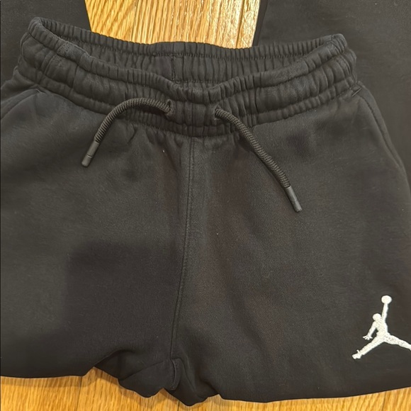 Jordan Black Sweatpants Tapered Fit with Jumpman Logo - Picture 6 of 7
